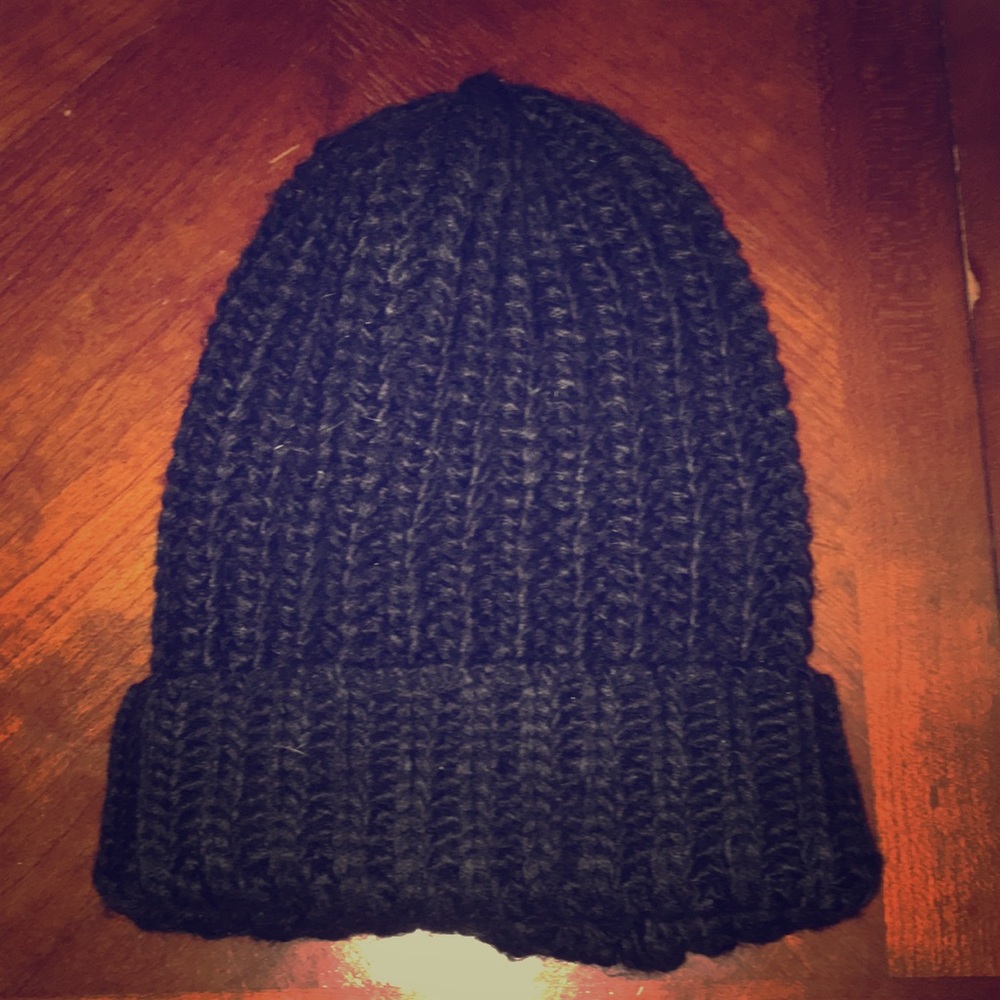 Black know beanie
